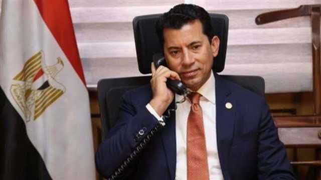 بعد فوزه على الاتحاد السعودي بثلاثة أهداف.. وزير الرياضة يتواصل هاتفيا مع رئيس بعثة النادي الأهلي