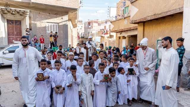 تعافى بحفظ القرآن.. زفة بالطبل والمزمار لمتعافٍ من التدخين
