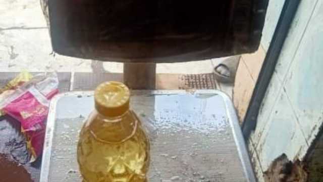 ضبط 5 أطنان زيوت طعام مجهولة المصدر في مصنع بالشرقية