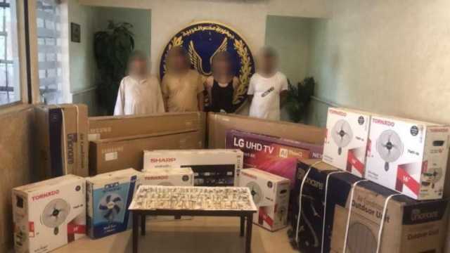 حبس عصابة بتهمة سرقة أجهزة الكمبيوتر من المدارس.. قانوني يوضح العقوبة