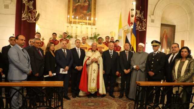 محافظ القاهرة يهنئ الأرمن الكاثوليك بعيد القيامة