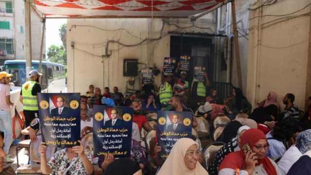 الإسكندرية تحتفي بالرئيس.. إقبال كبير على تحرير توكيلات ترشح السيسي بالانتخابات