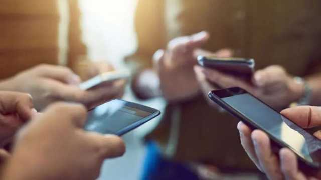 تحذير من تنزيل تطبيقات عبر الإنترنت من مصادر غير معلومة.. تعرضك للخطر