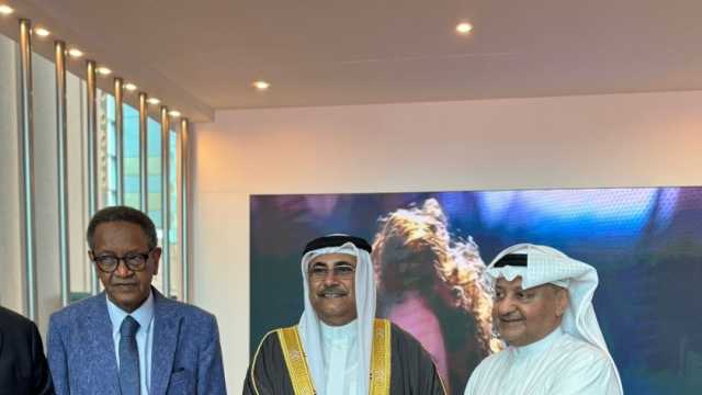 مهرجان الإذاعة والتلفزيون يكرم رئيس البرلمان العربي في تونس