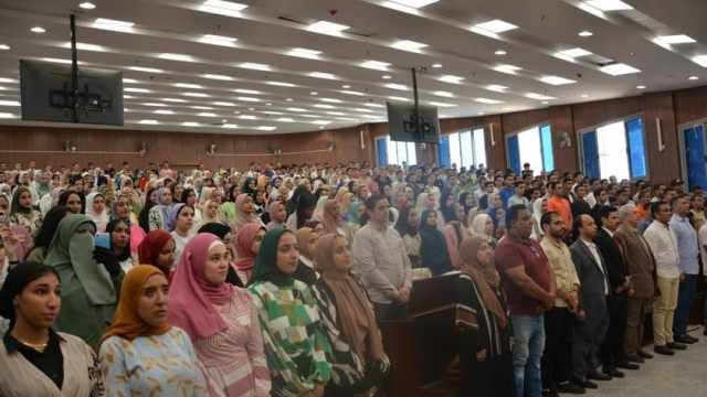 رئيس جامعة دمياط يشهد حفل استقبال الطلاب الجدد بكلية التجارة 