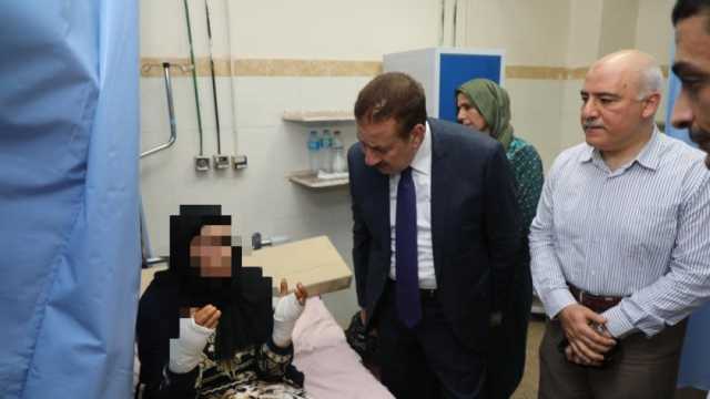 محافظ المنوفية يوزع بونات غذاء مجانية على عمال النظافة بمستشفى شبين الكوم