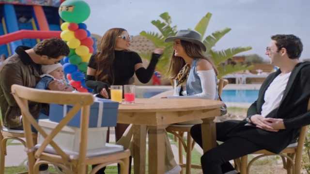 مسلسل كامل العدد +1 الحلقة 11.. دينا الشربيني تتقرب من زوجها في حضور ملك