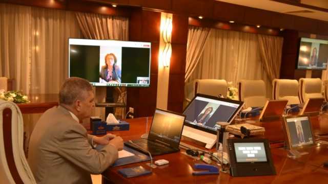 رئيس قناة السويس يلتقي مع وفد شركة ملاحية عالمية لبحث التعاون المشترك