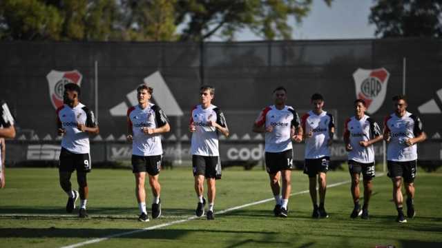 ريفر بليت يبحث عن تعزيز مركزه في كأس رابطة الدوري الأرجنتيني أمام روزاريو