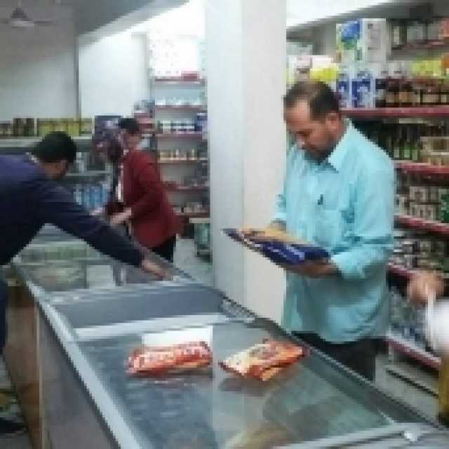 تحرير 28 محضرا في حملات تموينية مكثفة بسوهاج