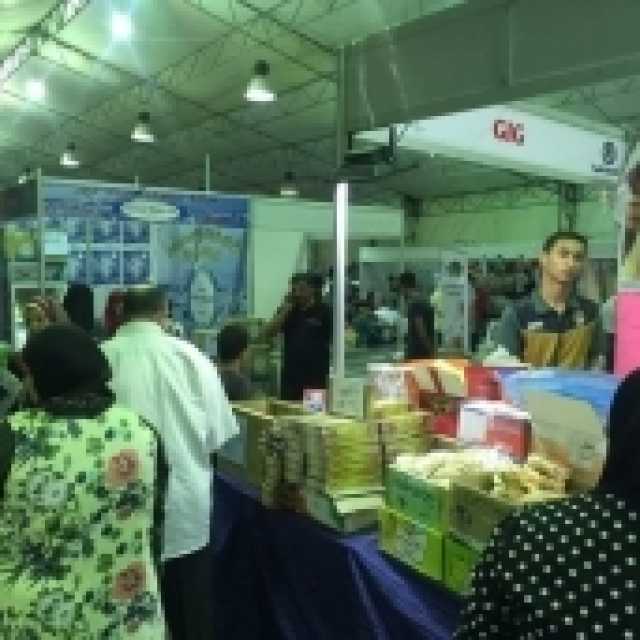 تخفيضات كبيرة داخل معرض السلع الدائم بالدقهلية.. تصل لـ30%