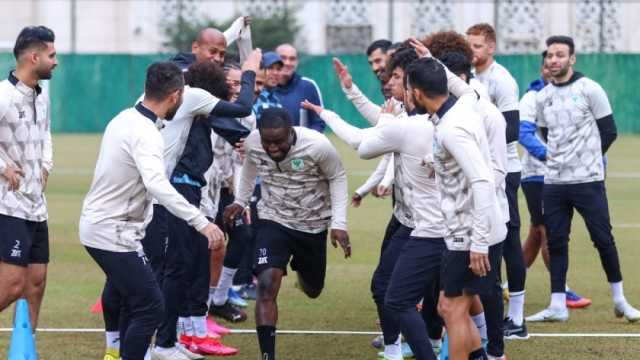 «المصري» يحتفل بعيد ميلاد النيجيري إيزي إيميكا بممر شرفي في المران