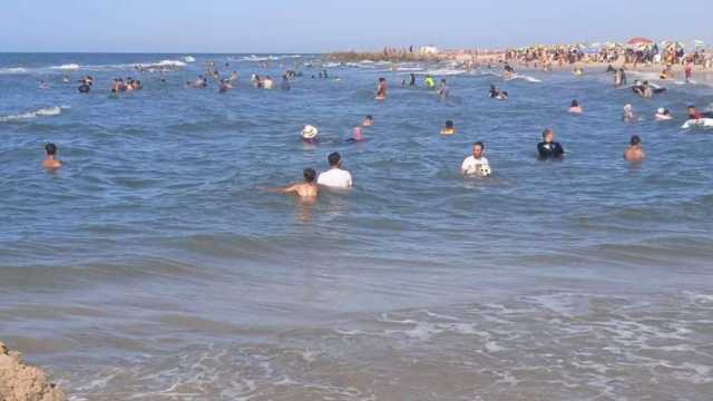تحذيرات للمصطافين من ارتفاع الأمواج في 5 شواطئ.. «بلاش نزول للبحر»