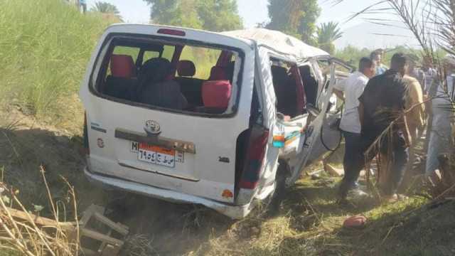 تفاصيل حادث أبوتشت بقنا.. 3 وفيات و16 إصابة في انقلاب ميكروباص