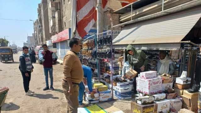 حملات مكثفة لرفع الإشغالات والإعلانات غير المرخصة في 3 مراكز بالمنيا