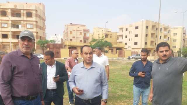رئيس جهاز الشروق يستمع لشكاوى المواطنين في منطقة الإسكان العائلي