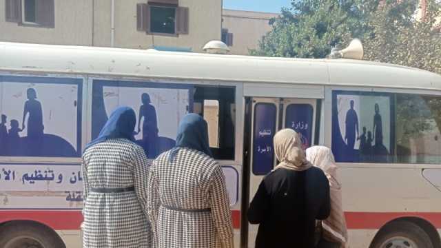 الكشف على 325 مواطنا في قافلة مجانية بالبحيرة