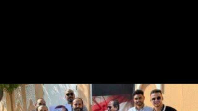 احتشاد المصريين بالكويت أمام السفارة المصرية للمشاركة في انتخابات الرئاسة