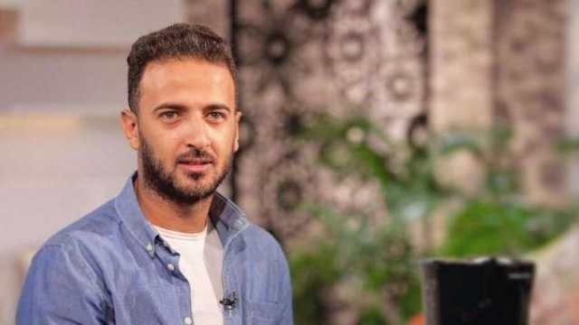الفنان محمد مهران يشيع جثمان والده من مسجد عمرو بن العاص.. (صور)