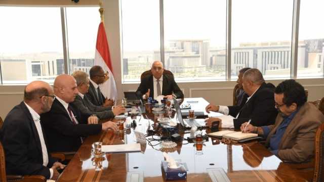 وزير الإسكان يستعجل تنفيذ مشروع الصرف الصحي بالمقطم