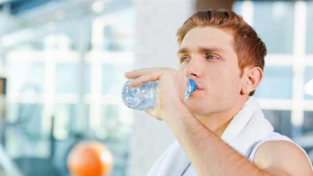 لتجنب الانتفاخ وعسر الهضم.. أفضل وقت لشرب المياه بعد الإفطار