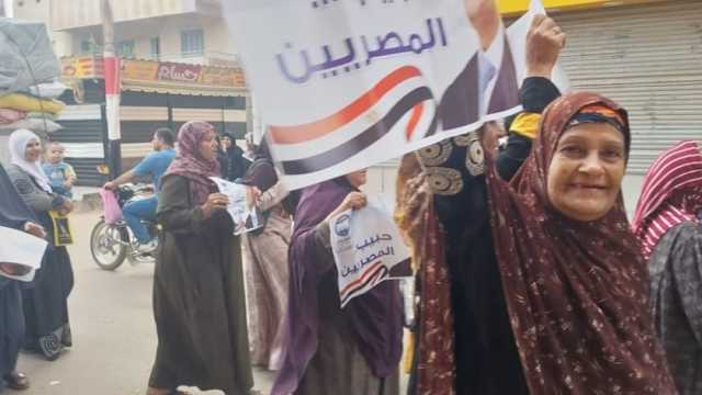 توافد أعضاء «مستقبل وطن» بالشرقية على مكاتب التوثيق لتأييد الرئيس السيسي