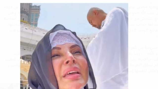 لحظات مؤثرة في حياة الممثلة الهندية راخي ساوانت بعد اعتناقها الإسلام.. «بكت عند الكعبة»