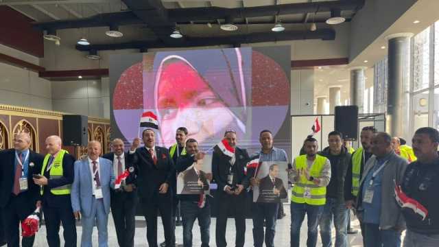 لليوم الثالث.. إقبال كبير للناخبين على السفارة المصرية في فرنسا (فيديو)