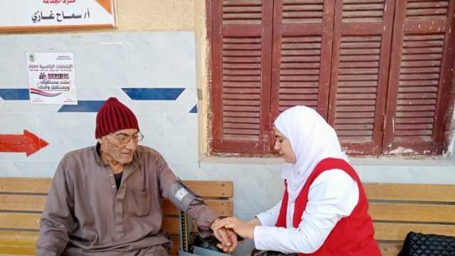كبار السن وذوي الهمم يدلون بأصواتهم في الانتخابات الرئاسية بالمحافظات