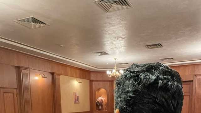 وزير الرياضة يهنئ عزمي محيلبة على حصد ذهبية كأس العالم للرماية الشاملة