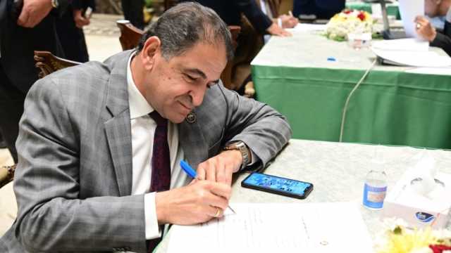 النائب سامي سوس يوقع تزكية لترشيح السيسي في الانتخابات الرئاسية