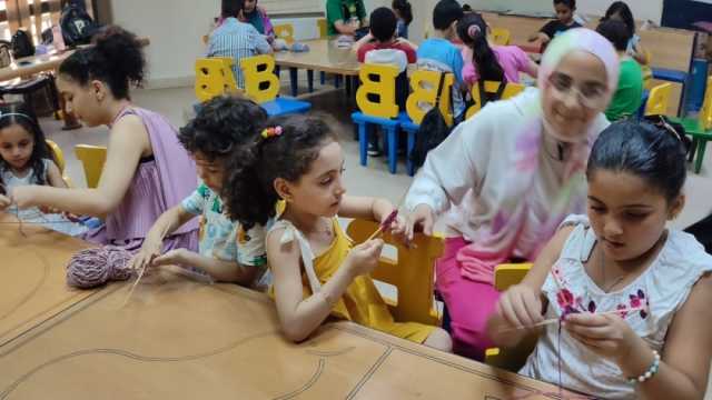 ورشة بمكتبة مصر لتعليم الشغل على الخشب في المولد النبوي.. «عروسة وحصان»