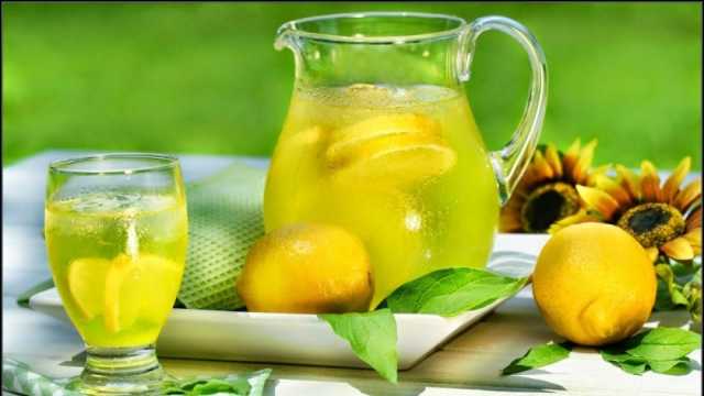 طريقة عمل عصير الليمون بالنعناع والقرفة.. مشروب لعلاج الأمراض