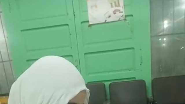 «ابتسام» تبدع في رسم البورتريه بالفحم بالمنوفية: «بحلم يكون عندي معرض»