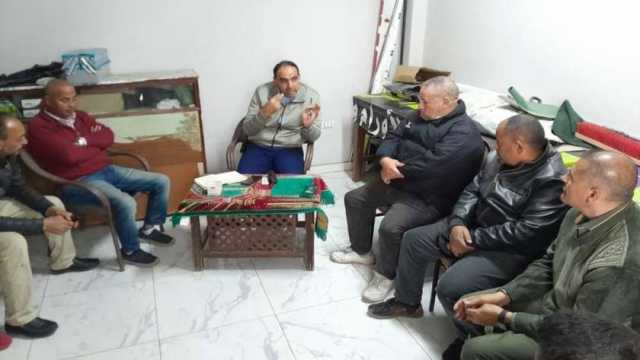 رئيس مدينة «منيا القمح»: رفع الروح المعنوية لعمال النظافة وتذليل العقبات أمامهم
