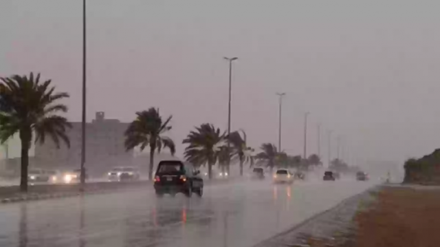طقس السبت: أمطار متوسطة إلى غزيرة ورياح نشطة على 4 مناطق بالمملكة