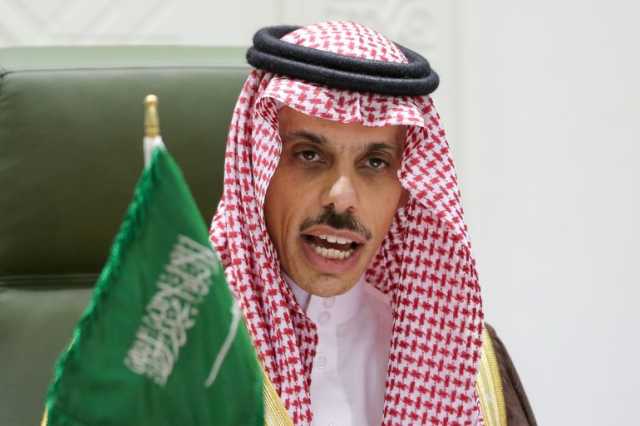 وزير الخارجية يجري اتصالَين هاتفيَّين بنظيرَيه السريلانكي والإسباني