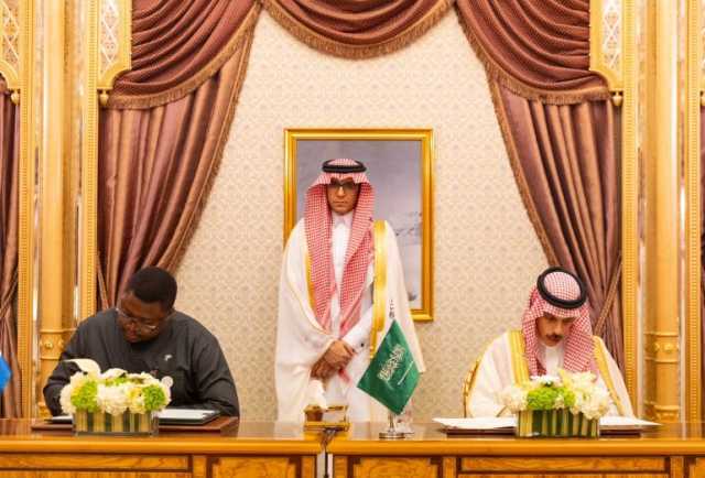 وزير الخارجية يلتقي نظيره السيراليوني ويوقّعان اتفاقية تعاون عامة ومذكرة تفاهم بين البلدين