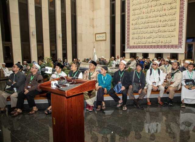ضيوف برنامج خادم الحرمين للعمرة والزيارة يزورون مجمع الملك فهد لطباعة المصحف الشريف