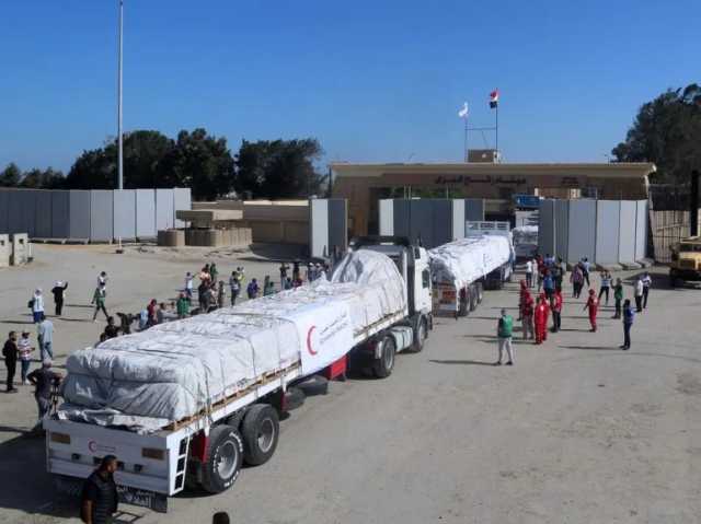 عبور 72 شاحنة مساعدات إغاثية معبر رفح متوجهة لقطاع غزة