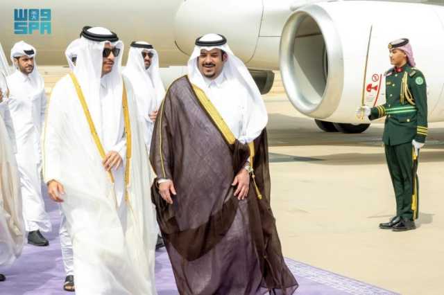 في مقدمة مستقبليه نائب أمير المنطقة.. رئيس مجلس الوزراء القطري يصل إلى الرياض
