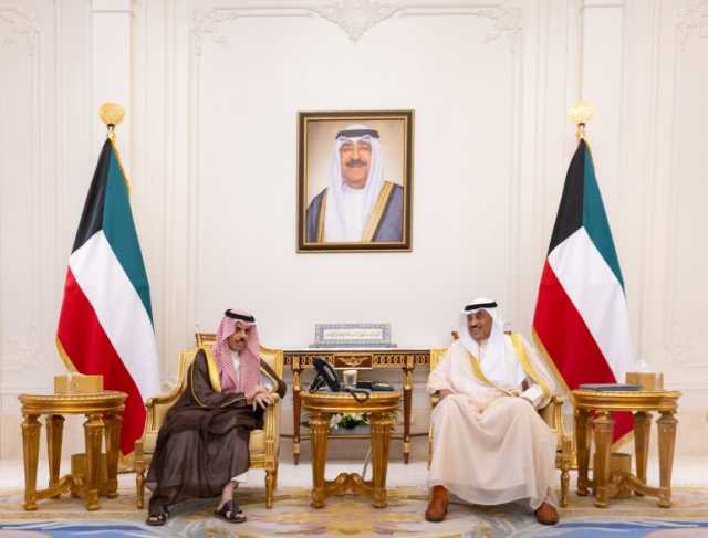 ولي عهد الكويت يستقبل وزير الخارجية