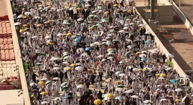 حفاظًا على سلامتهم.. وزير الصحة يهيب بضيوف الرحمن لتجنب وقت الذروة في أداء المناسك