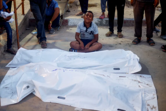 تؤوي نازحين مدنيين.. استشهاد 29 فلسطينيًا على الأقل في غارة إسرائيلية على إحدى مدارس خان يونس