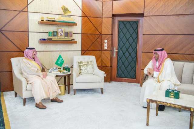 بمناسبة تعيينه بمنصبه.. أمير الشرقية ونائبه يستقبلان مدير الإقليم الشرقي للمناطق بشركة “STC”