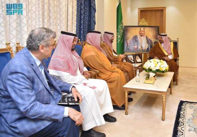 أمير نجران يستقبل المدير التنفيذي لتنمية المناطق بوزارة الاقتصاد والتخطيط