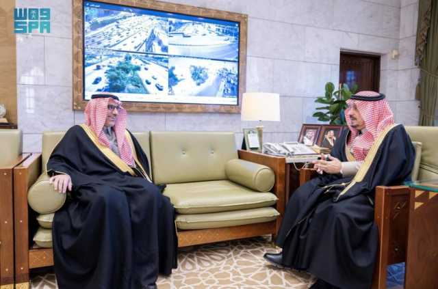 أمير منطقة الرياض يستقبل مساعد وزير الداخلية