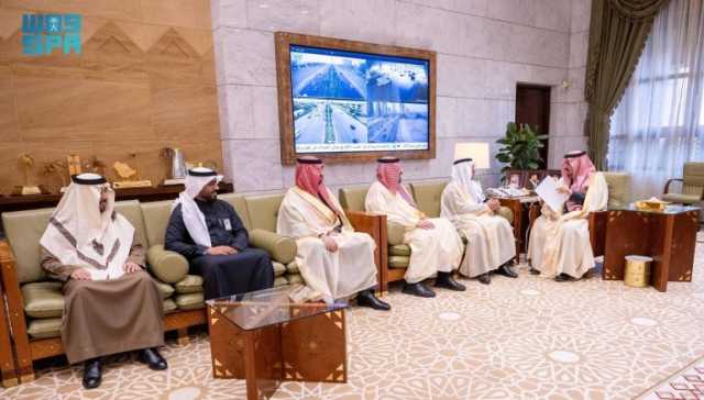 أمير الرياض يطّلع على برامج وخدمات بنك التنمية الاجتماعية