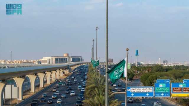 احتفاءً بيوم التأسيس.. أعلام الدولة السعودية الأولى ترفرف في مختلف أنحاء العاصمة