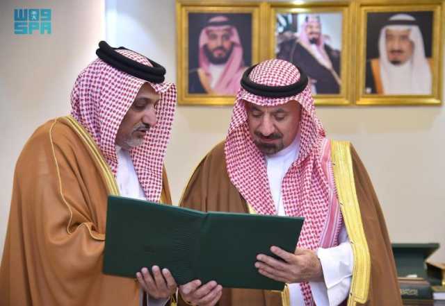 أمير نجران يتسلّم تقريرًا عن الخطط الرقابية لفرع وزارة التجارة بالمنطقة